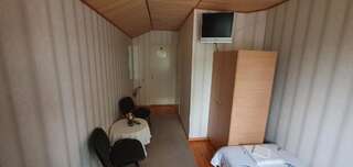 Гостевой дом Kure Guesthouse Rahinge Двухместный номер с 2 отдельными кроватями, собственным душем и туалетом-29